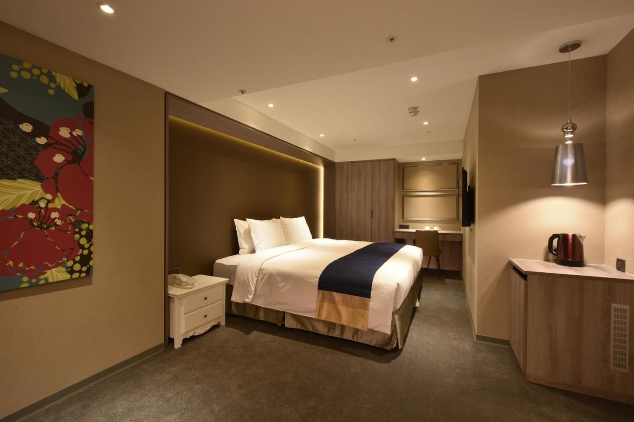 Green World Zhongxiao Тайбэй Экстерьер фото